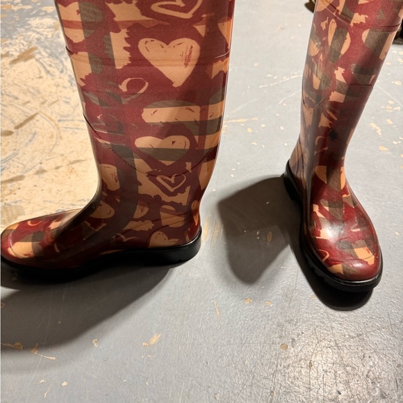 Burberry rain boots ☔️💗 - Picture 3 of 6
